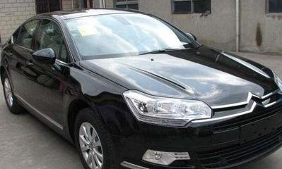 提新車時，懂車的人會立馬把它“扔了”，而新手卻把它當成“寶貝”